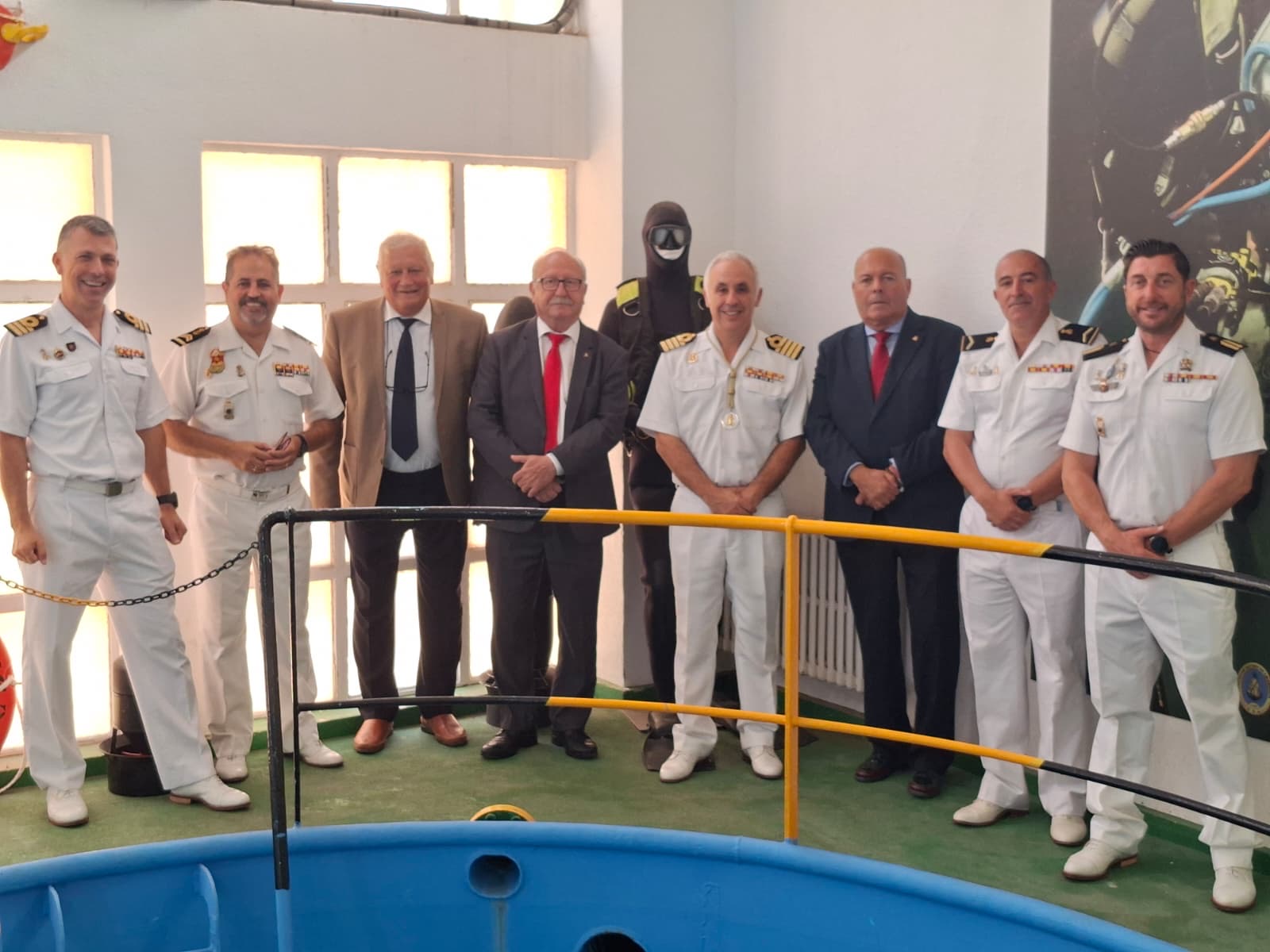 Visita Centro de Buceo de la Armada